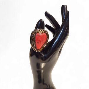 Vintage Red Howlite Statement Ring – US Size 8 – Brass Setting with Chain Detail